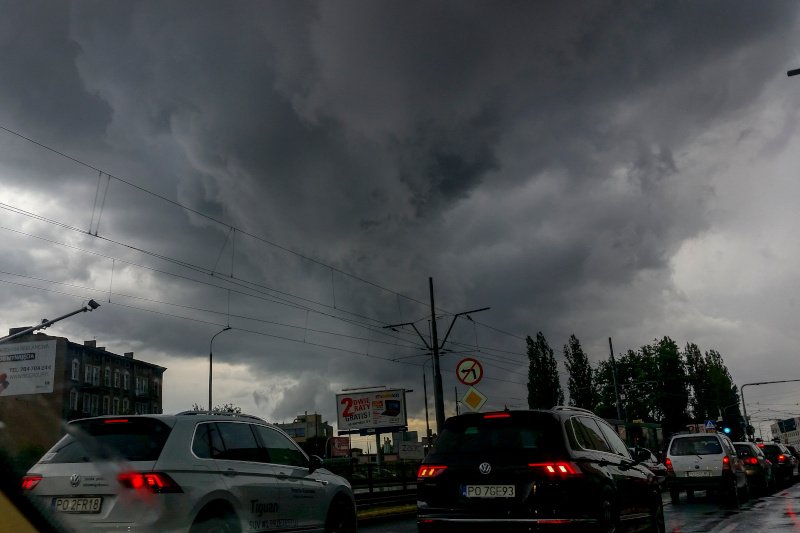 IMGW ostrzega przed burzami w 6 województwach.
