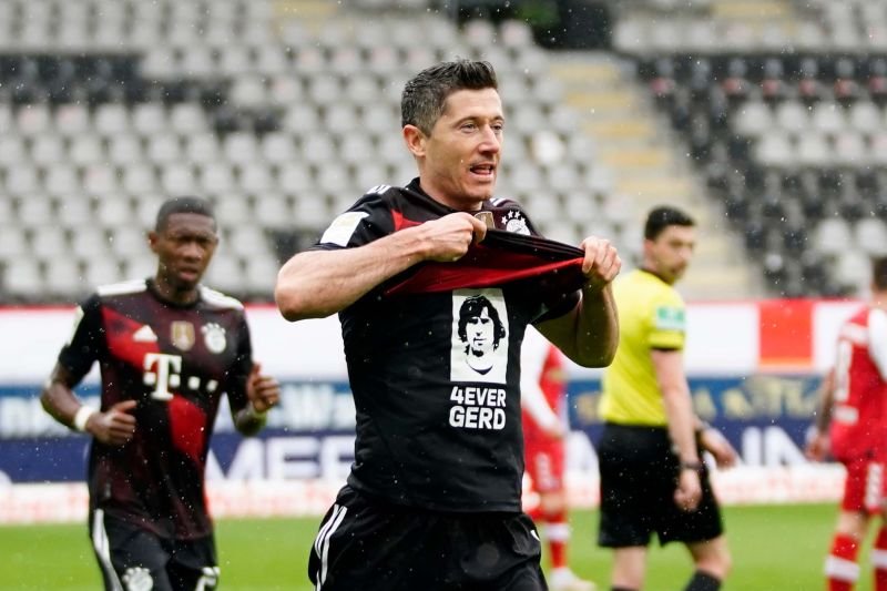 Robert Lewandowski i jego wyczyn znaleźli się na ustach całej Europy