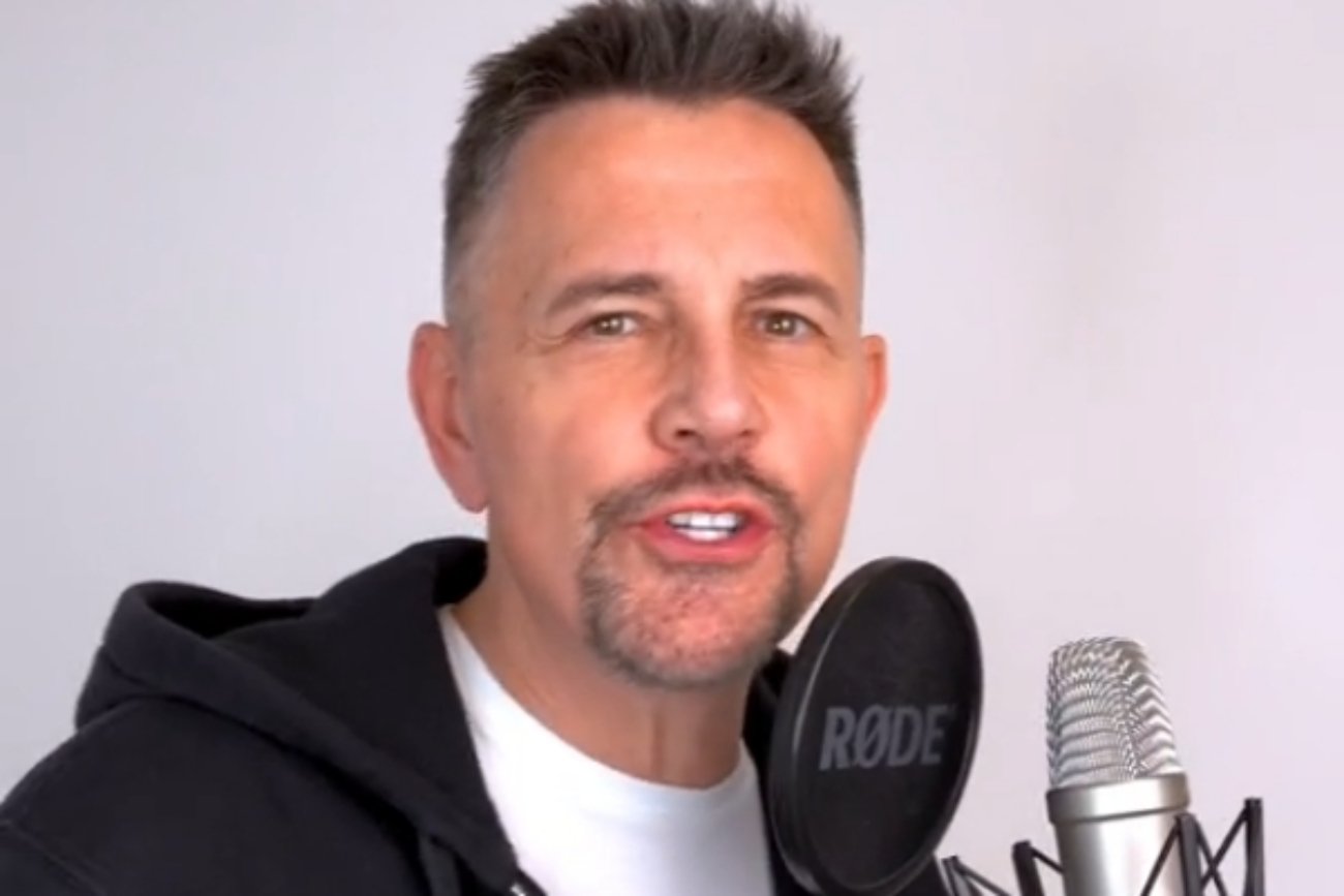 Krzysztof Ibisz rapuje o swoim młodym wyglądzie. Wziął udział w konkursie SBM Starter.