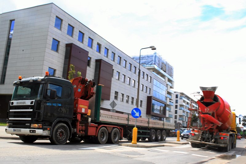 Ruch ciężarowy na skrzyżowaniu ulic Ordona i Jana Kazimierza - w samym sercu Odolan.