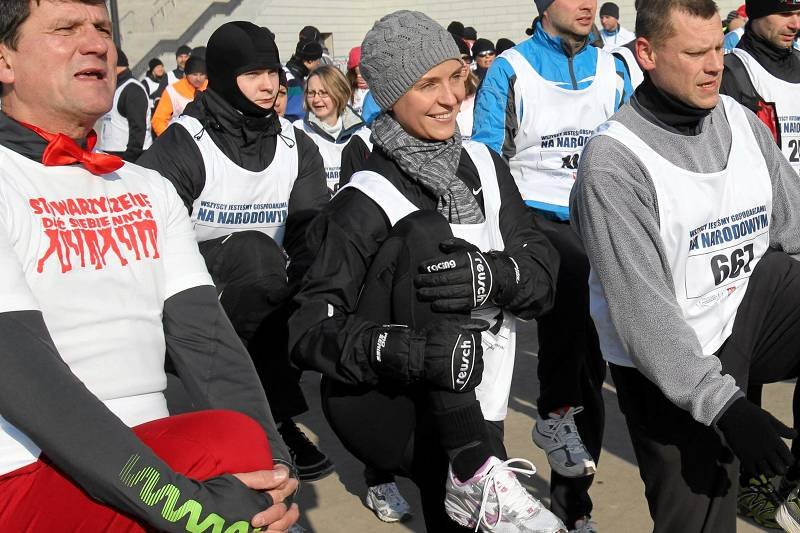 Joanna Mucha przed biegiem wokół Stadionu Narodowego, pierwszej z serii imprez promujących EURO 2012 w Polsce.