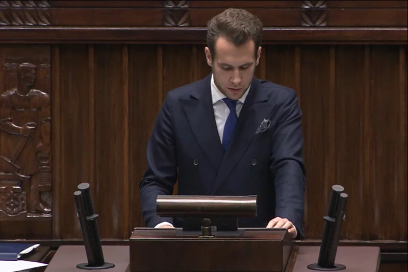Sejm obraduje w czwartek nad "ustawą kagańcową", czyli nowelizacji ustawy o sądach powszechnych dopuszczającej dyscyplinowanie sędziów.