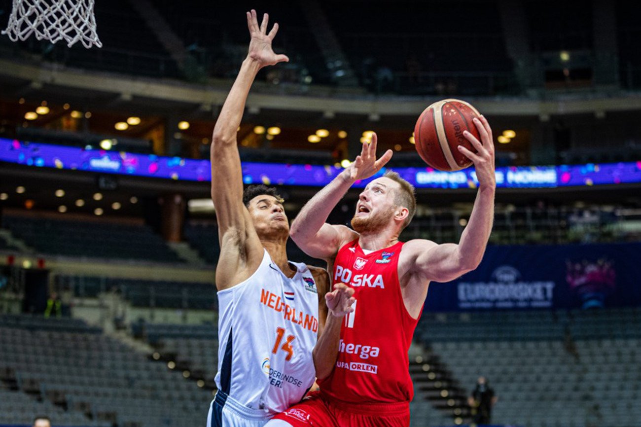 Biało-Czerwoni zaliczyli świetny powrót w meczu z Holandią. Wtorkowe zwycięstwo dało Polakom awans do 1/8 finału ME.