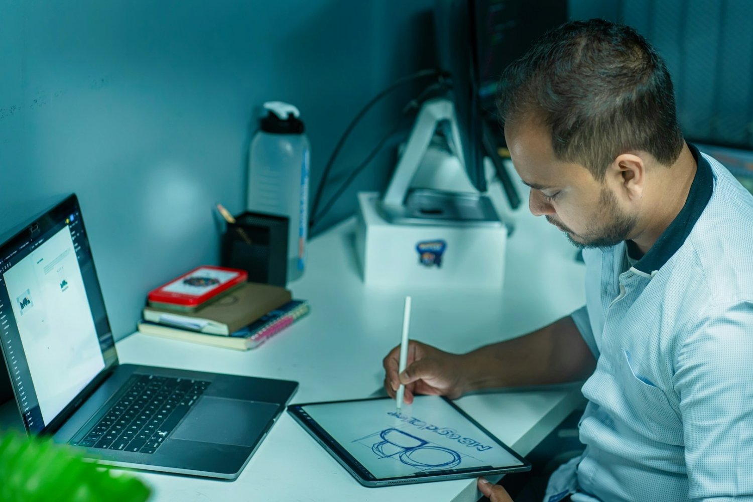 Oto kilka przykładów technologicznych dzieł sztuki ucieleśniających ideę obsługi urządzeń, która przychodzi użytkownikom naturalnie i odruchowo, bez wątpliwości i przede wszystkim frustracji.