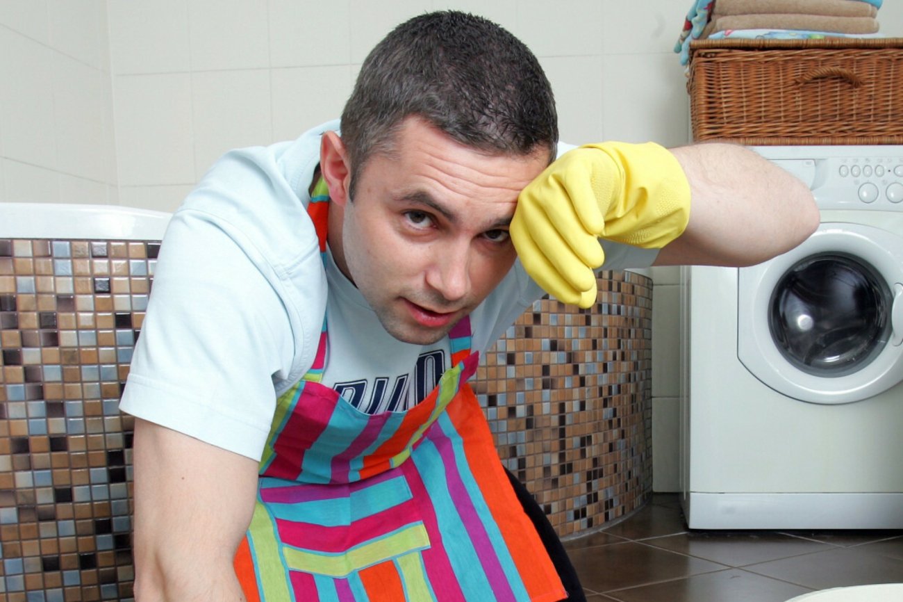 Nie chwal się, iż "pomagasz" partnerce w pracach domowych. To żadna łaska, a ukryty seksizm