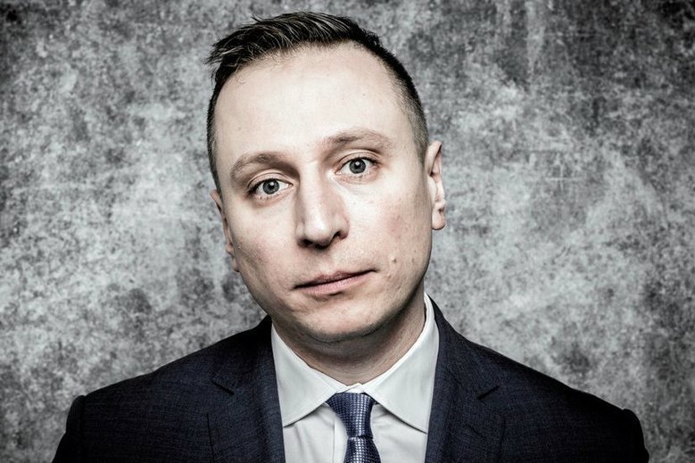 Krzysztof Brejza poinformował na Twitterze, że jego matka w piątek złożyła pozew przeciwko Samuelowi Pereirze.