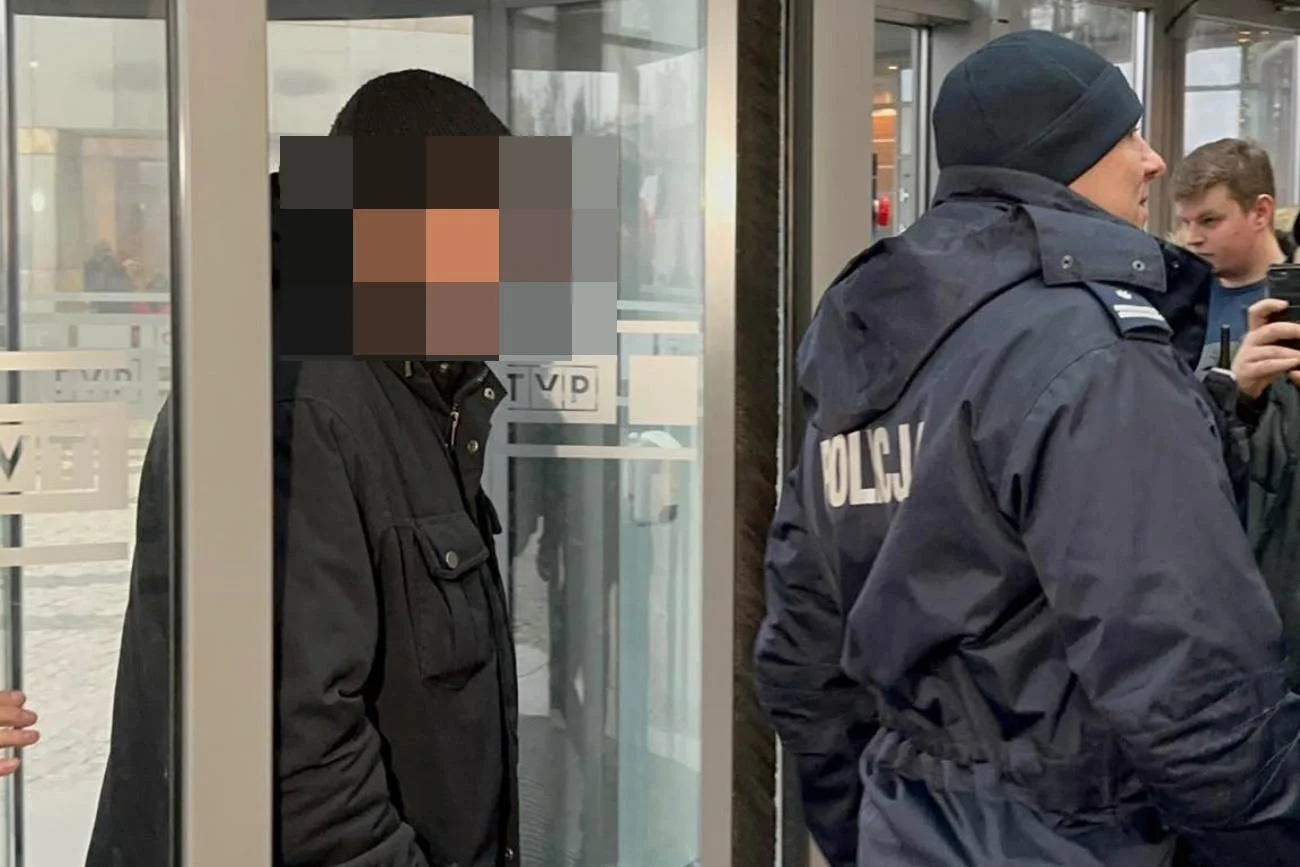 Policja weszła do siedziby TVP. Na miejsce podjechały radiowozy