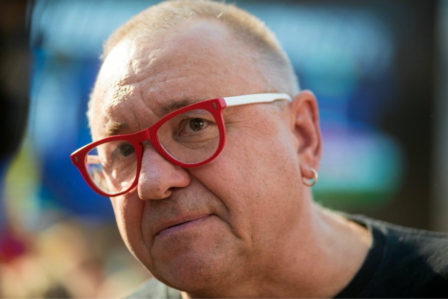 Jerzy Owsiak stanowczo skomentował wpis Krystyny Pawłowicz dotyczący starszego mężczyzny, który trzymał baner z napisem "Konstytucja".