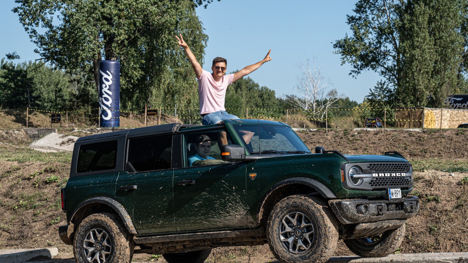 Ford Bronco idzie w terenie jak zły.
