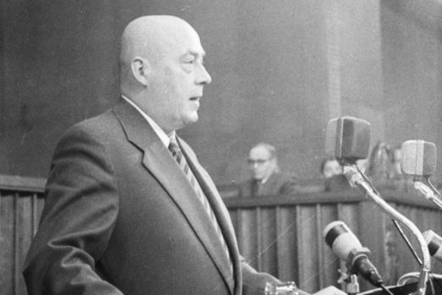 Premier PRL Józef Cyrankiewicz - to on groził "buntownikom" z Poznania, że władza ludowa odrąbie im ręce.