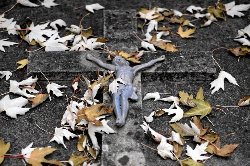 Mniej niż połowa Polaków wierzy w zmartwychwstanie Chrystusa