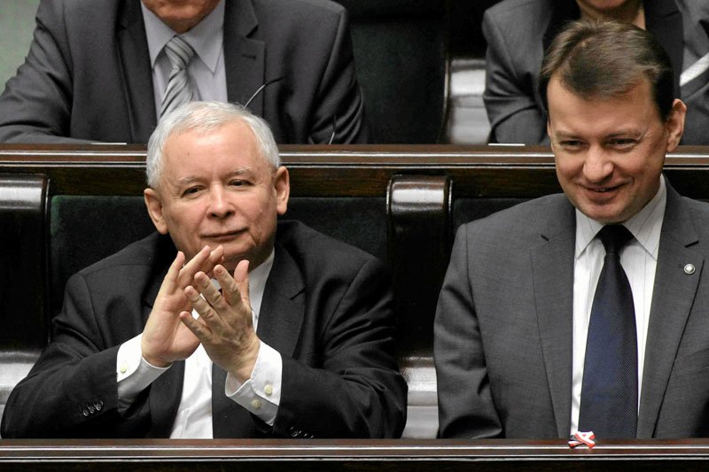 Jadwiga Staniszkis namawia Jarosława Kaczyńskiego do zrezygnowania z bliskiej współpracy z politykami takimi, jak Mariusz Błaszczak i Adam Hofman.