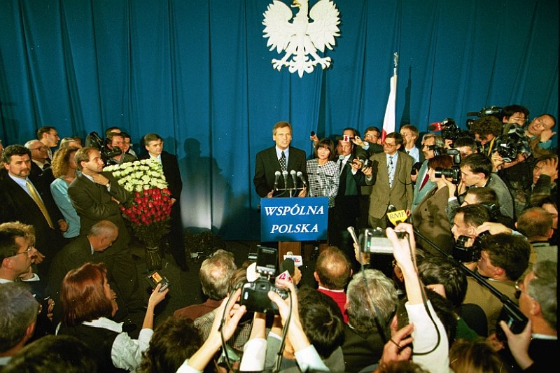 Wieczór wyborczy z 12 lipca 2020 roku mocno przypomina to, co działo się  19 listopada 1995 roku.