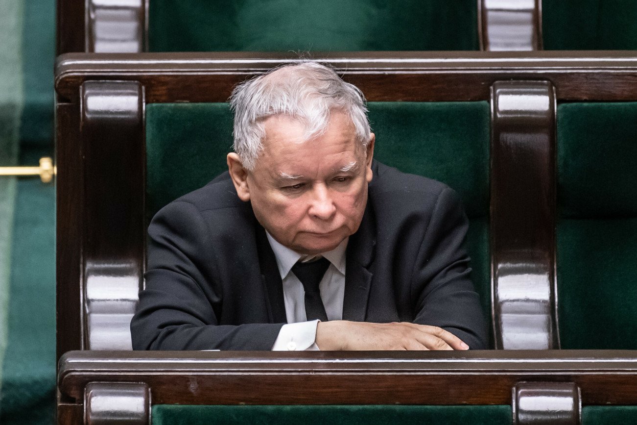 Sondaż wyborczy dla "Super Expressu". Ogromne spadki notowań PiS.