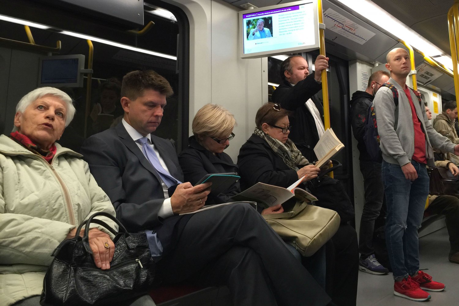 Ryszard Petru dojeżdża do pracy metrem. I wcale nie jest sztywnym "panem ekonomistą".