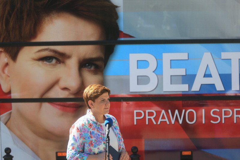 Beata Szydło podróżuje po Polsce, ale w Sejmie się nie stawia.