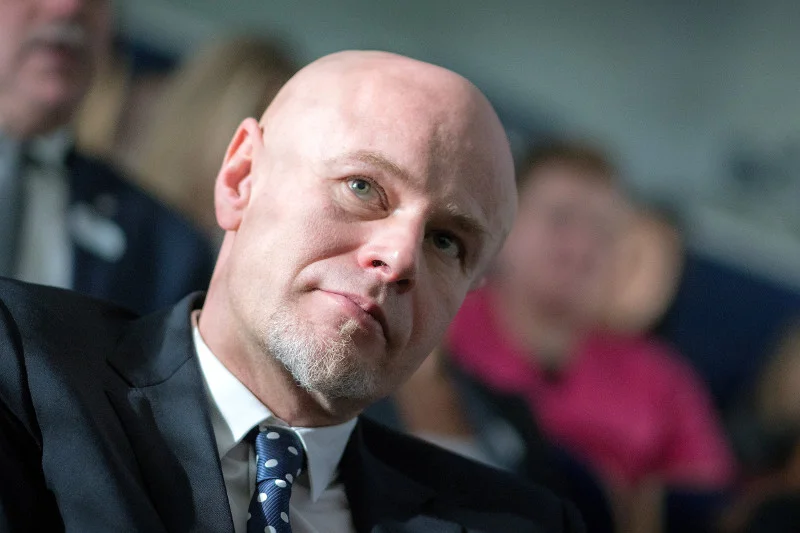 Prof. Adam Maciejewski - wybitny chirurga i autor największych sukcesów polskiej medycyny w dziedzinie przeszczepów twarzy. To zespół pod jego kierownictwem przeszczepił narządy szyi i szpik siedmioletniemu chłopcu.
