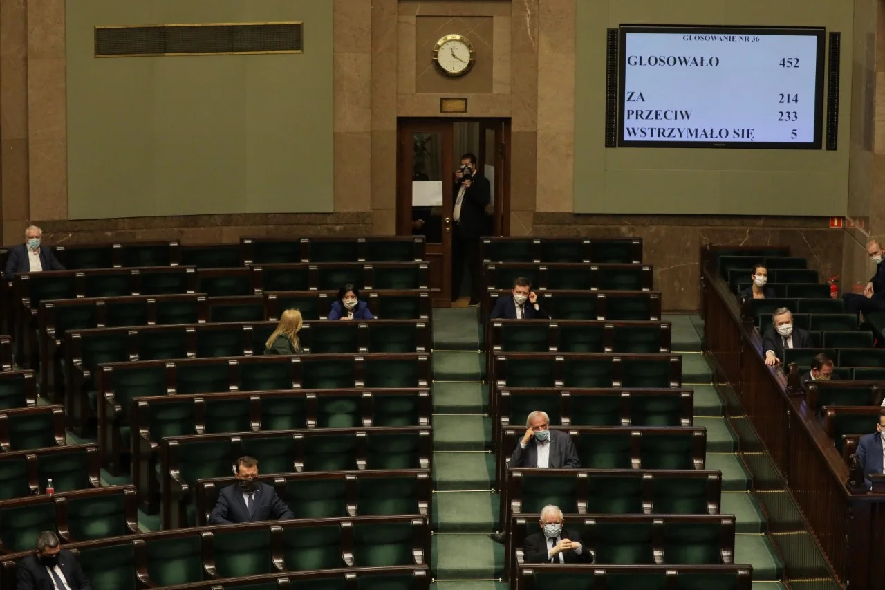 Pierwszy przypadek koronawirusa w Sejmie. Zakażona jest sekretarka wicemarszałka Sejmu Piotra Zgorzelskiego. Sekretarka wicemarszałka Sejmu Piotra Zgorzelskiego została zakażona koronawirusem.