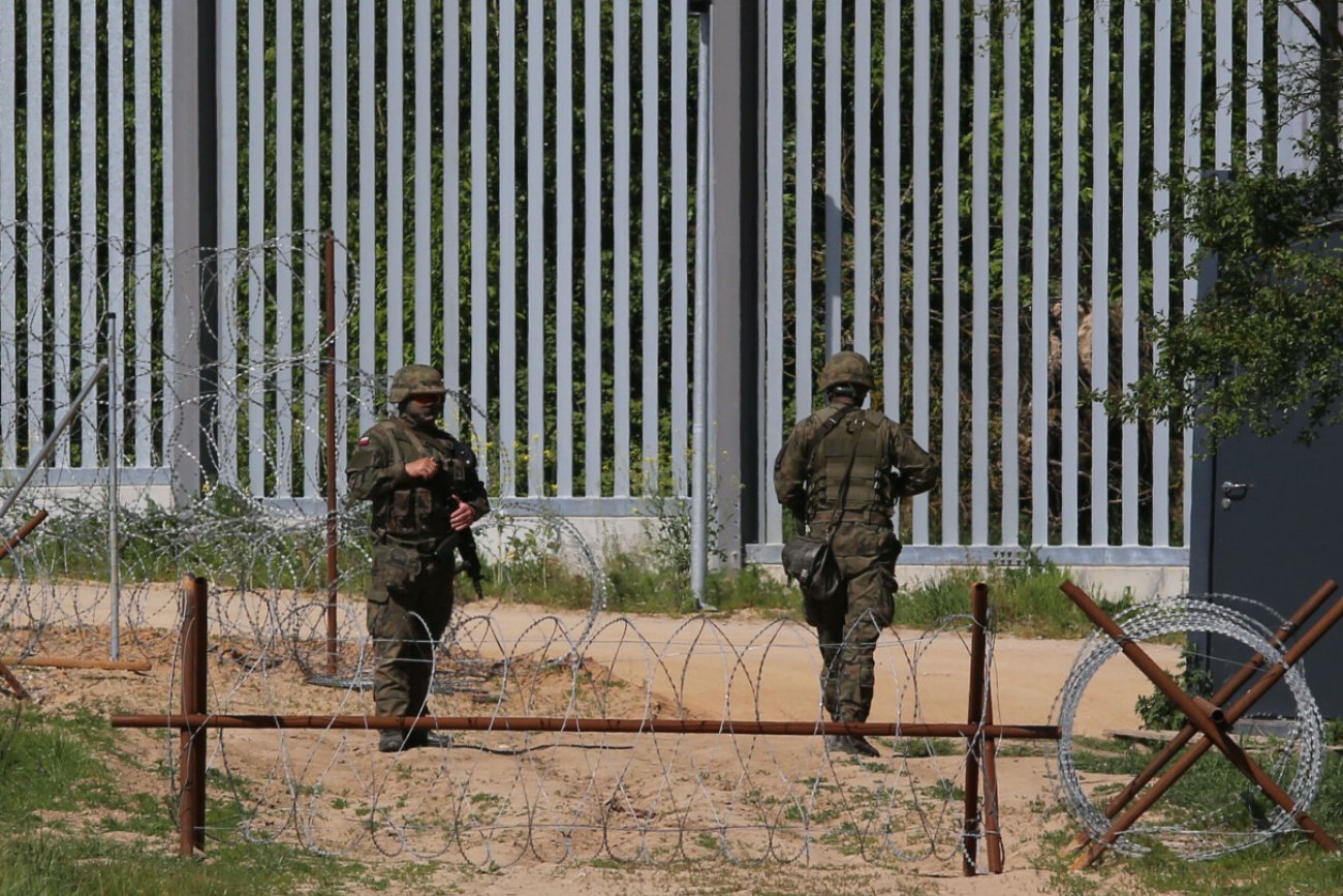 Polscy żołnierze ranni na granicy z Białorusią. Zaatakowali ich migranci