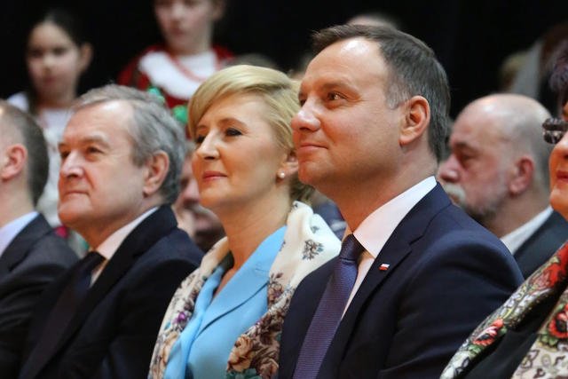 Prezydent Andrzej Duda nie podtrzymał decyzji swojego poprzednika Bronisława Komorowskiego, który obiecał objęcie patronatem "Dziadów" w Teatrze Polskim we Wrocławiu.