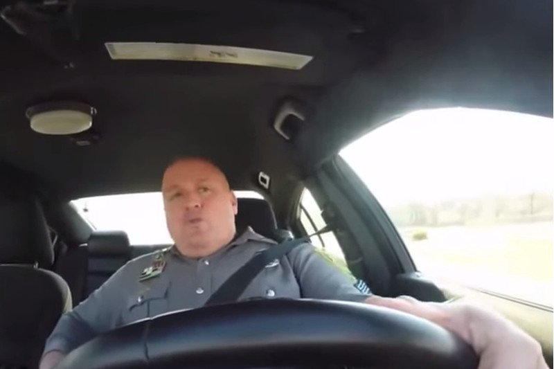 Film nakręcono w ramach kampanii społecznej zorganizowanej przez policjantów z amerykańskiego Dover.