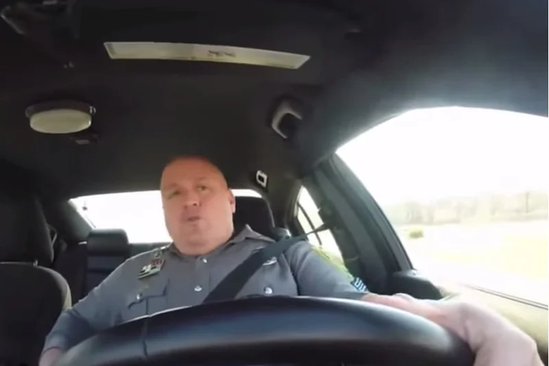 Film nakręcono w ramach kampanii społecznej zorganizowanej przez policjantów z amerykańskiego Dover.