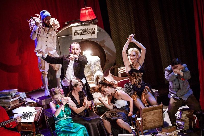 kabaret Pożar w burdelu