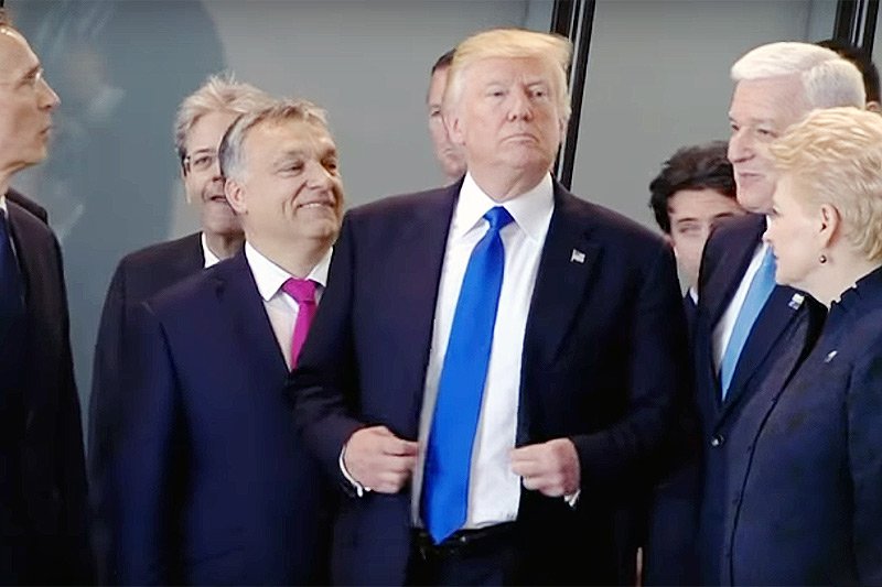 Donald Trump skutecznie wyszedł na czoło pochodu przywódców NATO. Przy okazji wyszedł też na zwykłego głupca...