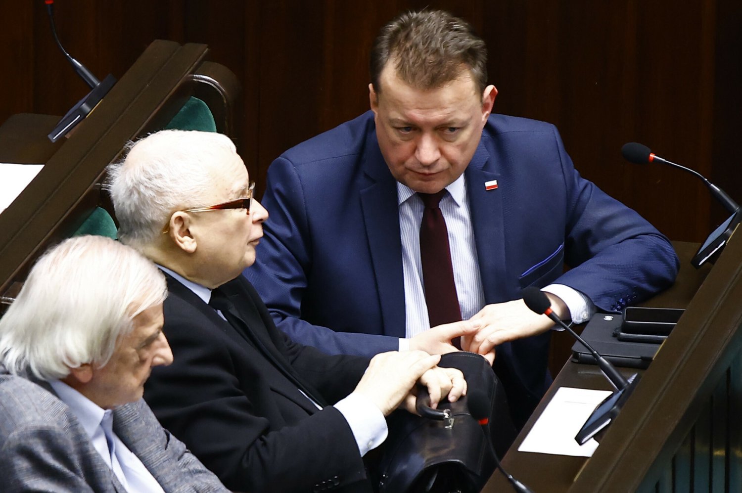 Mariusz Błaszczak uderza w rząd Tuska ws. środków dla polskich spółek zbrojeniowych.