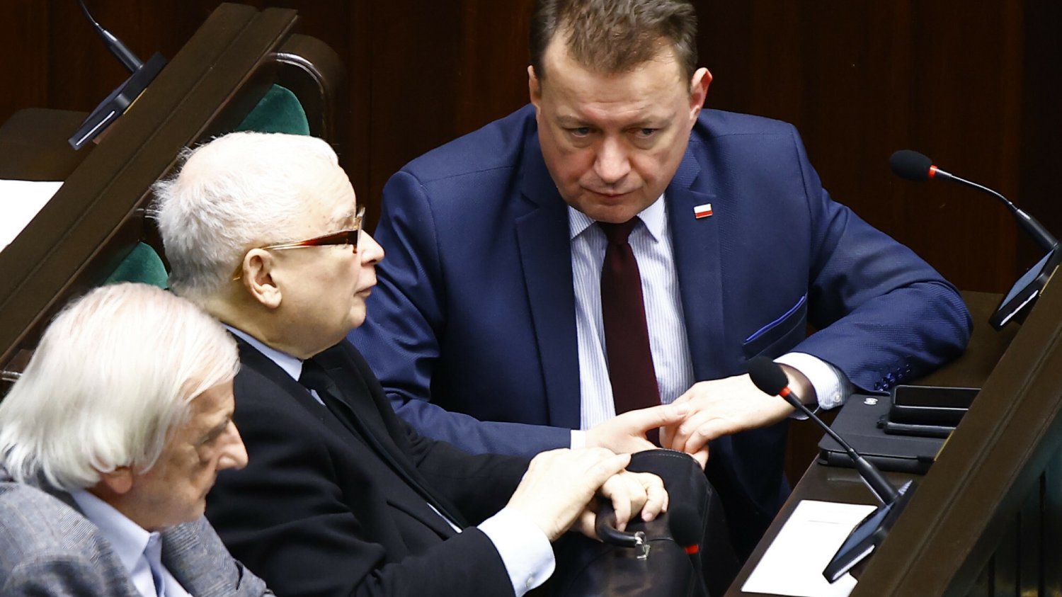 Mariusz Błaszczak uderza w rząd Tuska ws. środków dla polskich spółek zbrojeniowych.