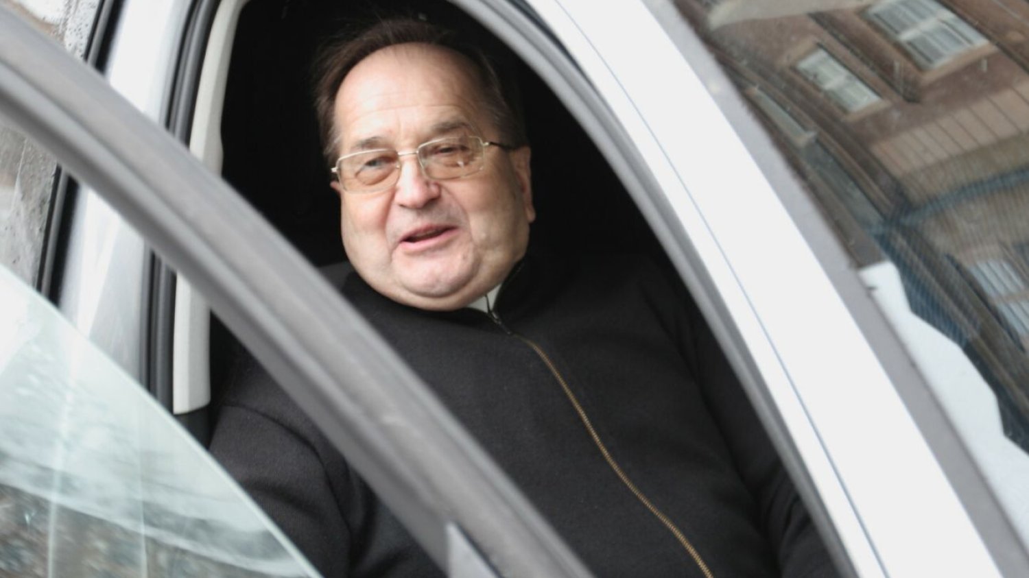 Tadeusz Rydzyk i jego samochody. Duchowny wrócił do sprawy prezentu od bezdomnego