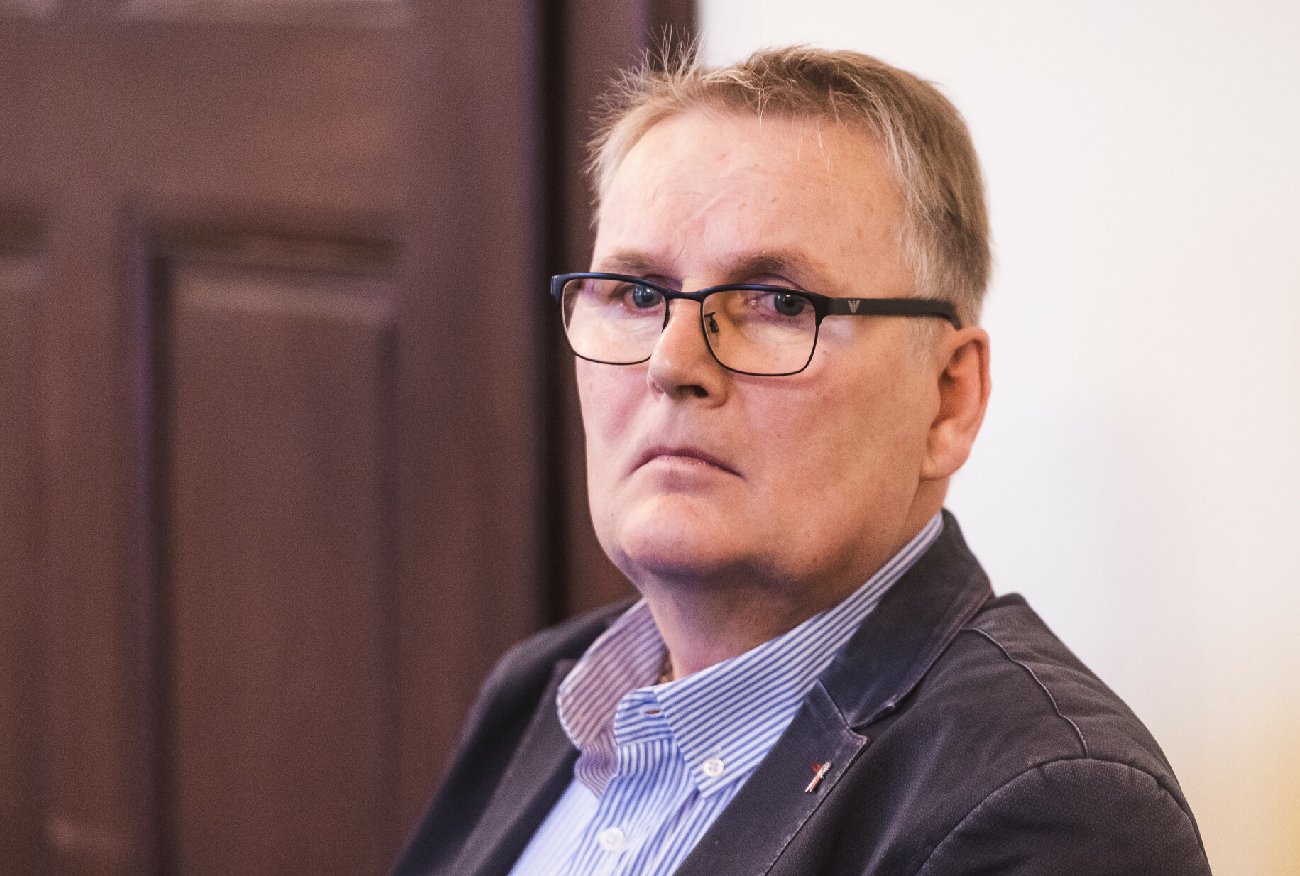 B. senator PiS ucieka przed więzieniem? Bonkowski skazany za zabicie psa.