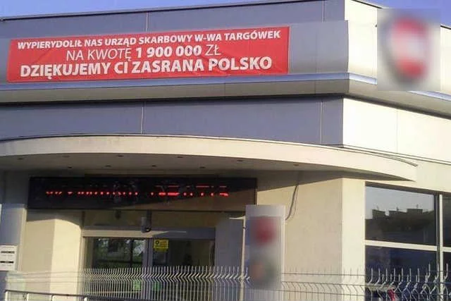 Taki baner wisi na siedzibie firmy przy ul. Lwowskiej 40 w Zamościu