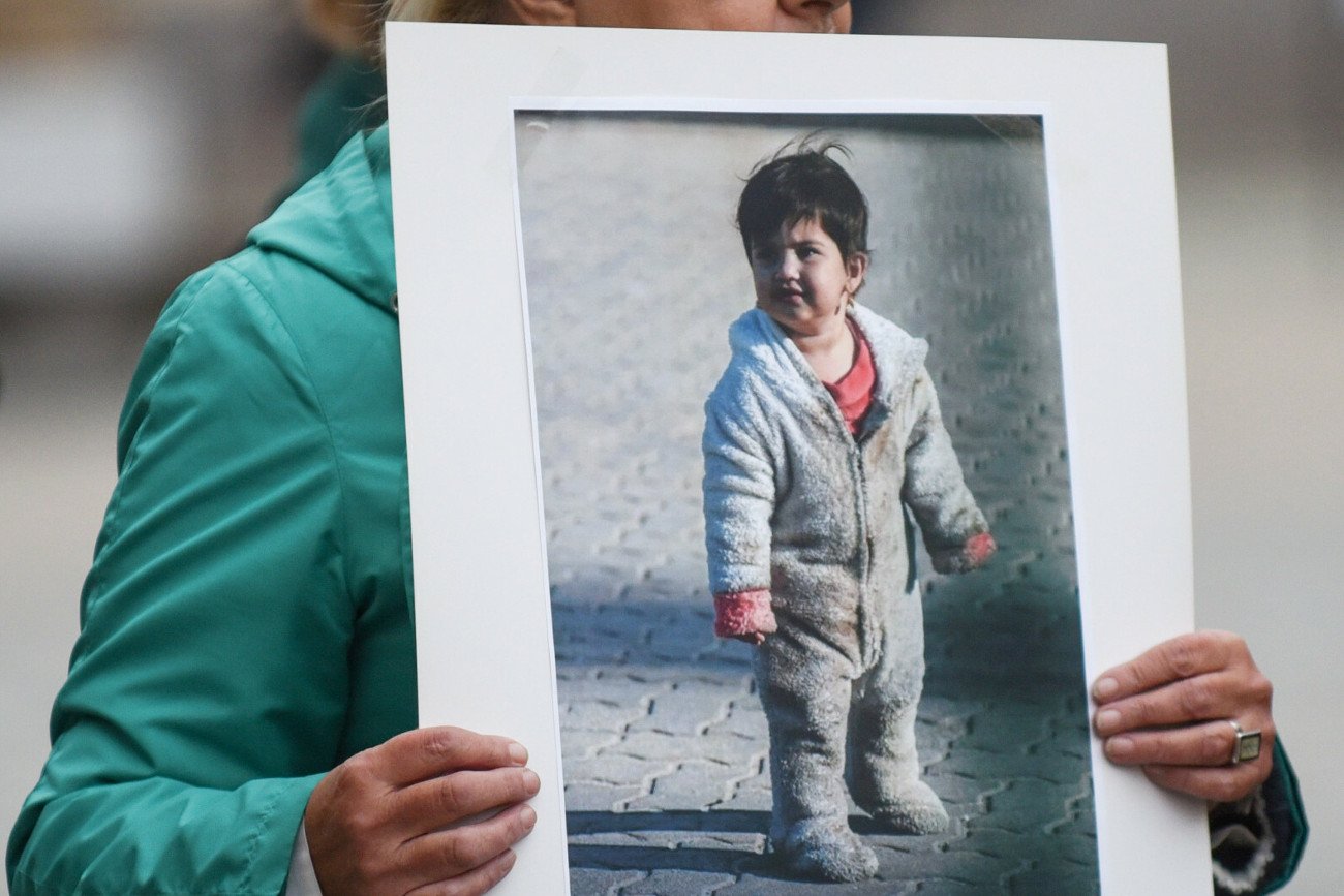 38,8 proc. ankietowanych w naszym sondażu uznało, że służby graniczne nie powinny odsyłać dzieci migrantów na granicę. Na "tak" było 33,4 proc. badanych.