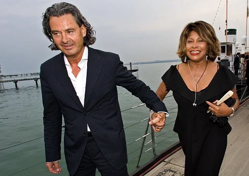 Tina Turner i Erwin Bach w drodze na premierę opery "Tosca" Pucciniego w Bregenz – 2008