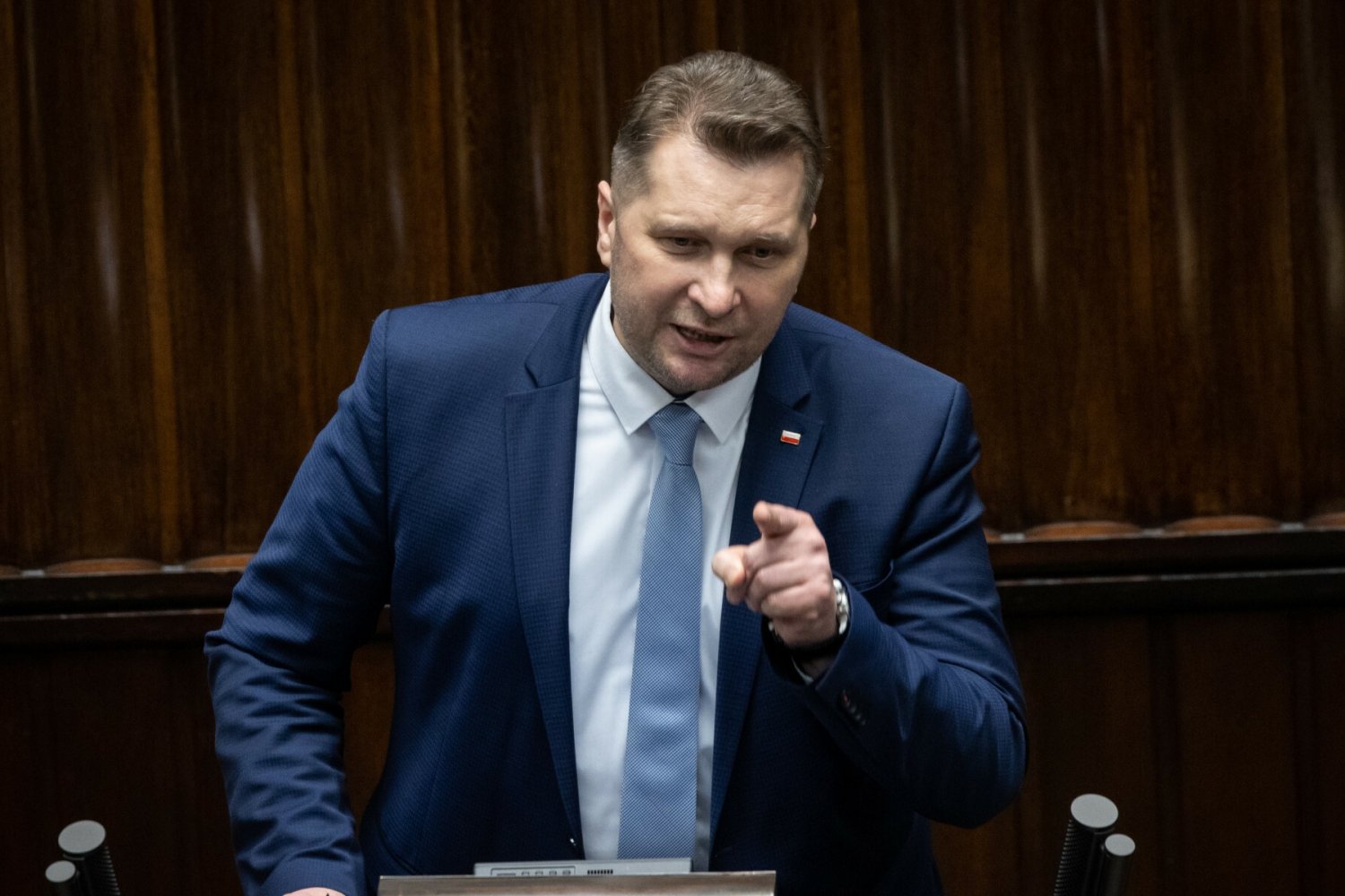 Resort edukacji rozważa powrót dzieci do szkół.