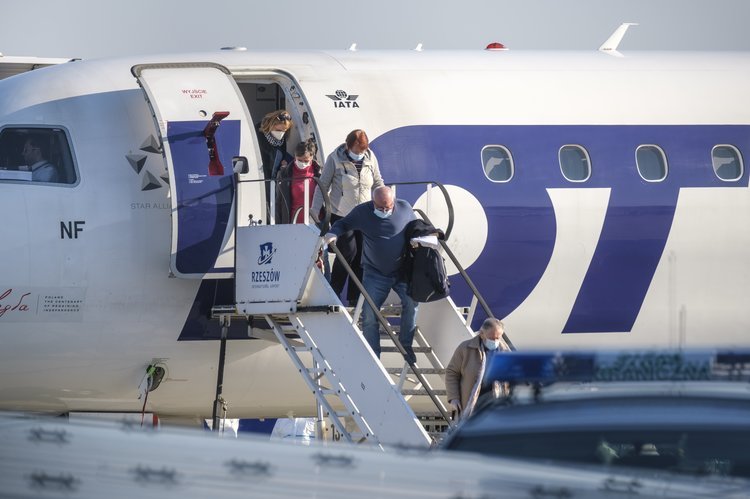 Aktualizacja ws. zakazu lotów. Na liście nie ma państw UE, jest USA.