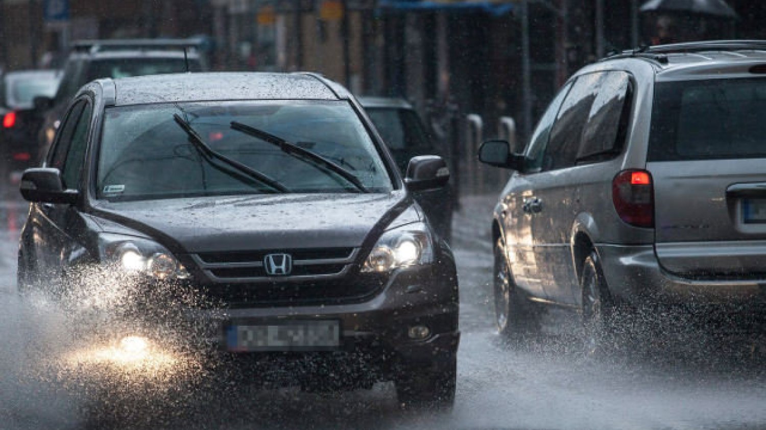 Firmy motoryzacyjne muszą zabezpieczyć nowsze modele samochodów przed atakami hakerów
