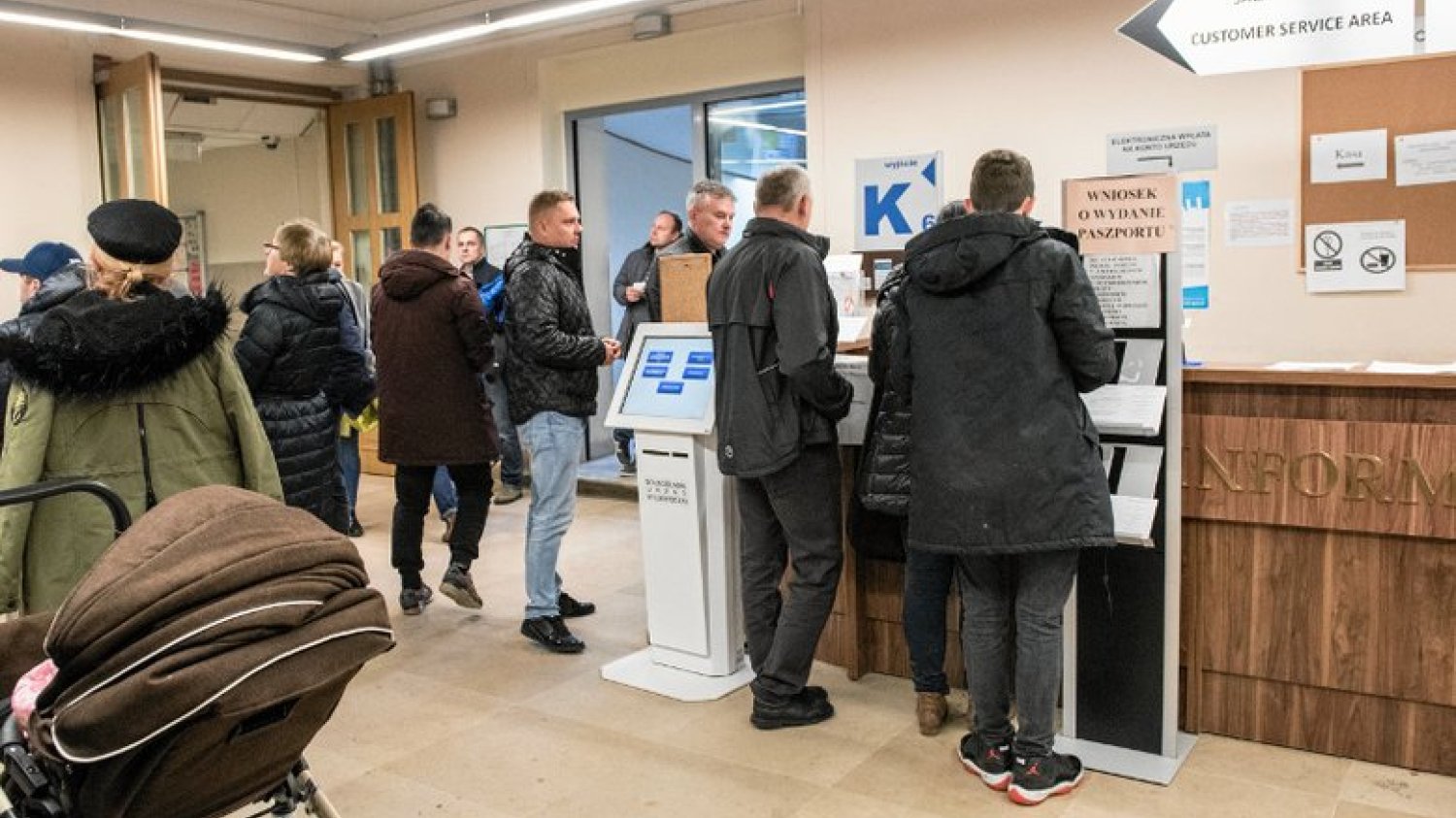 Paszportowi gapowicze mogą wyrobić sobie paszport tymczasowy.