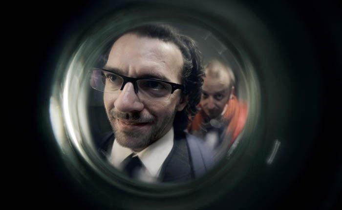 Piotr Głowacki i Wojciech Mecwaldowski w filmie "Dziewczyna z szafy", reż. Bodo Kox