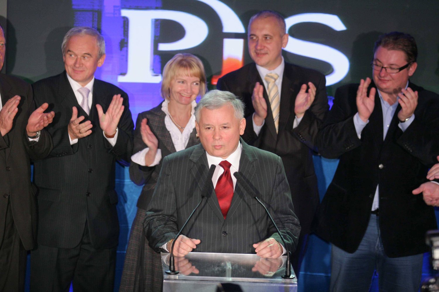 Sondażowe wyniki wskazują na to, że PiS ma duże szanse na zwycięstwo w wyborach