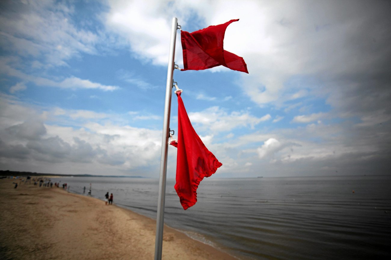 Pilny komunikat GIS. Zamknięto popularne kąpieliska nad polskim morzem