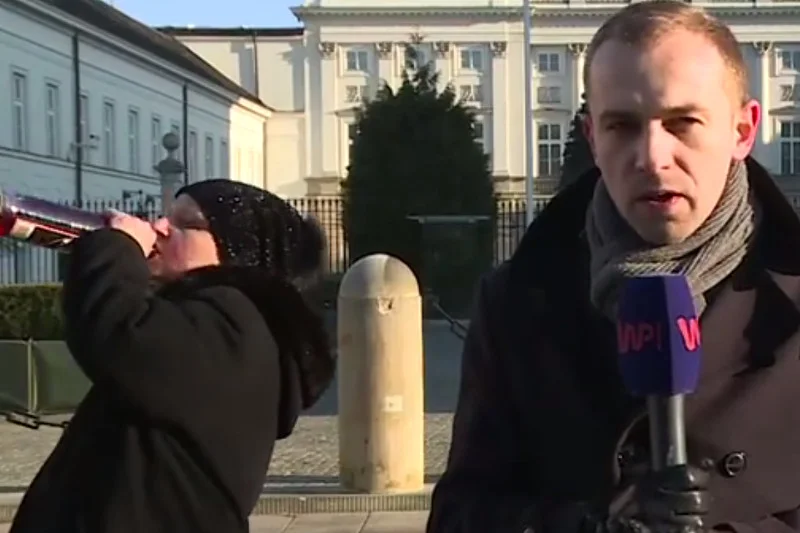 Kobieta w tle okazała się prawdziwą mistrzynią drugiego planu.