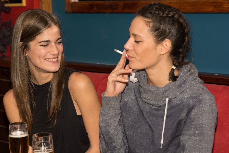 Prawo dotyczące zakazu palenia w miejscach publicznych wprowadzono z myślą o osobach, którym szkodzi bierne palenie