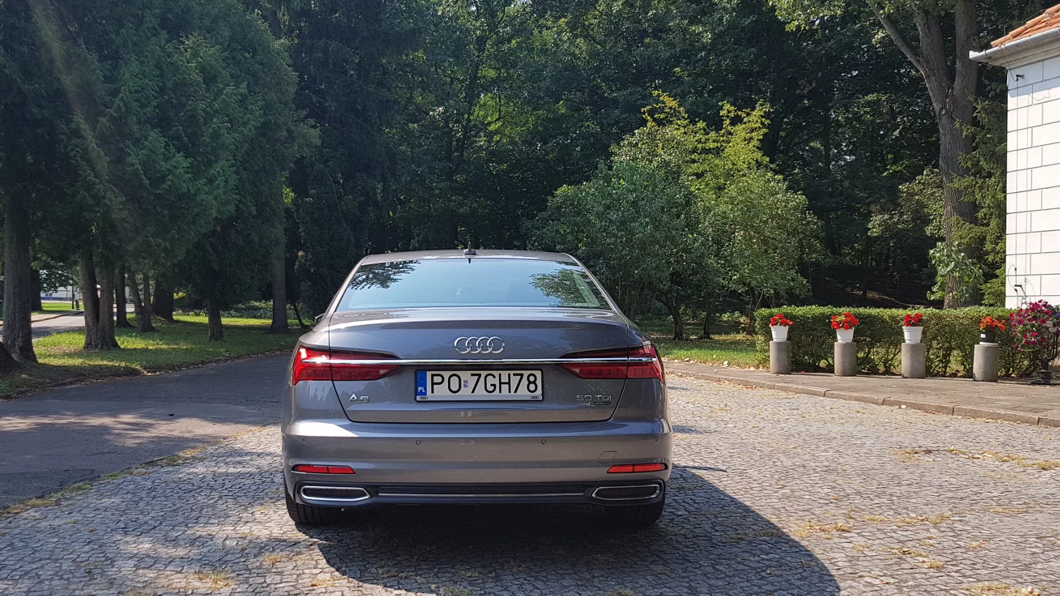Rakieta na czterech kółkach.