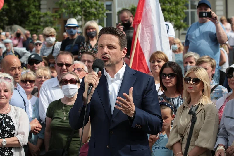 W Busku-Zdroju mężczyzna zakłócił spotkanie z Rafałem Trzaskowskim.