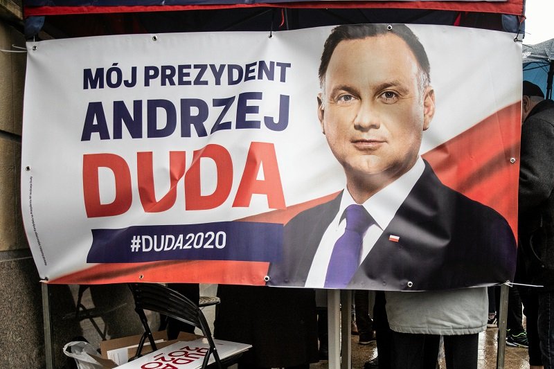 W Opolu nielegalnie zawieszono banery Andrzeja Dudy. Na zdjęciu plakat z Lublina.