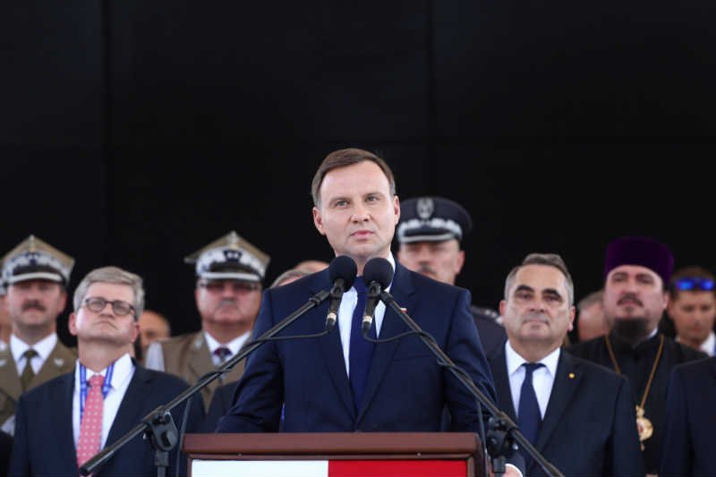Andrzej Duda stwierdził, że Polska jest piękna i staje się coraz silniejsza. Na zdjęciu podczas przekazania zwierzchnictwa nad wojskiem.