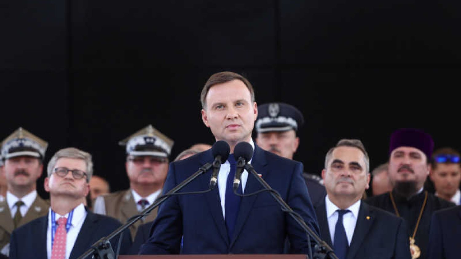 Andrzej Duda stwierdził, że Polska jest piękna i staje się coraz silniejsza. Na zdjęciu podczas przekazania zwierzchnictwa nad wojskiem.