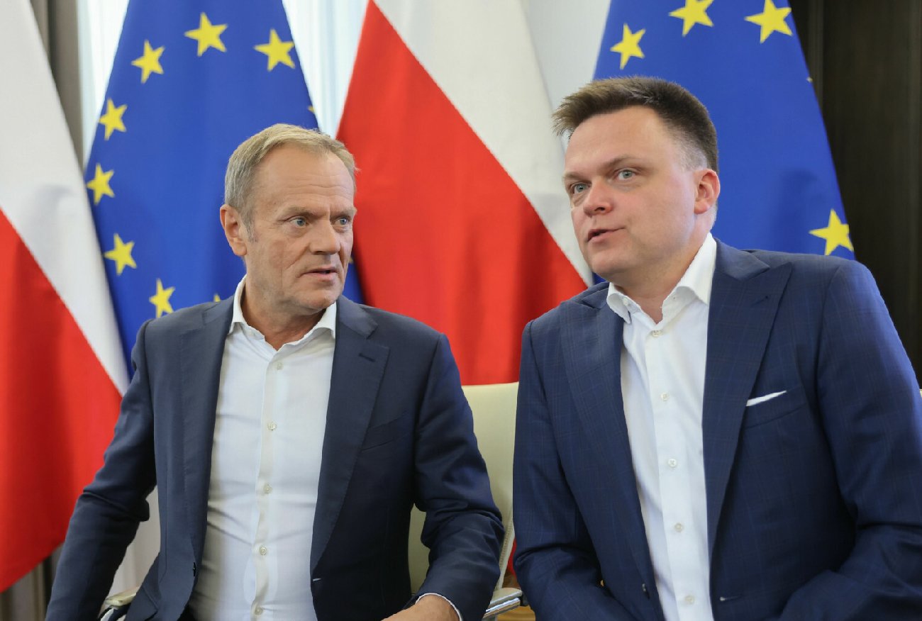 Sondaż. Kaczyński na podium, a Hołownia walczy z Tuskiem.